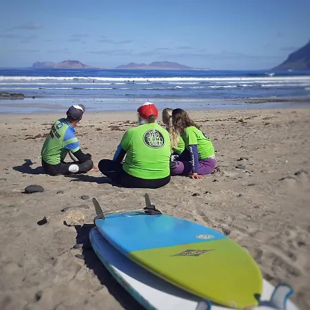 Hostel Yokomosurf Camp *